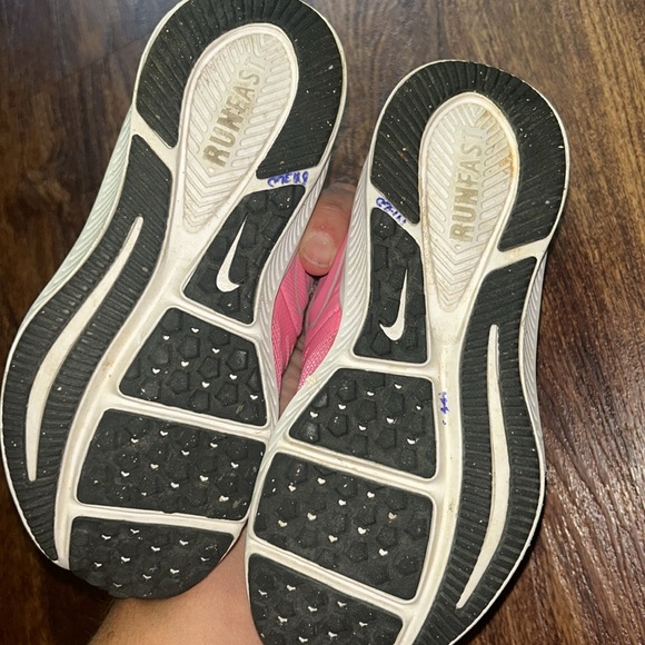 NIKE GIRLS SHOES - Picture 3 of 3